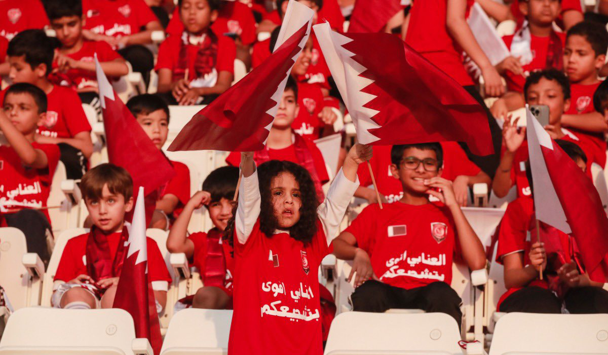 Huge Crowds Attend Qatar National Team's Training to Provide Support Ahead of World Cup